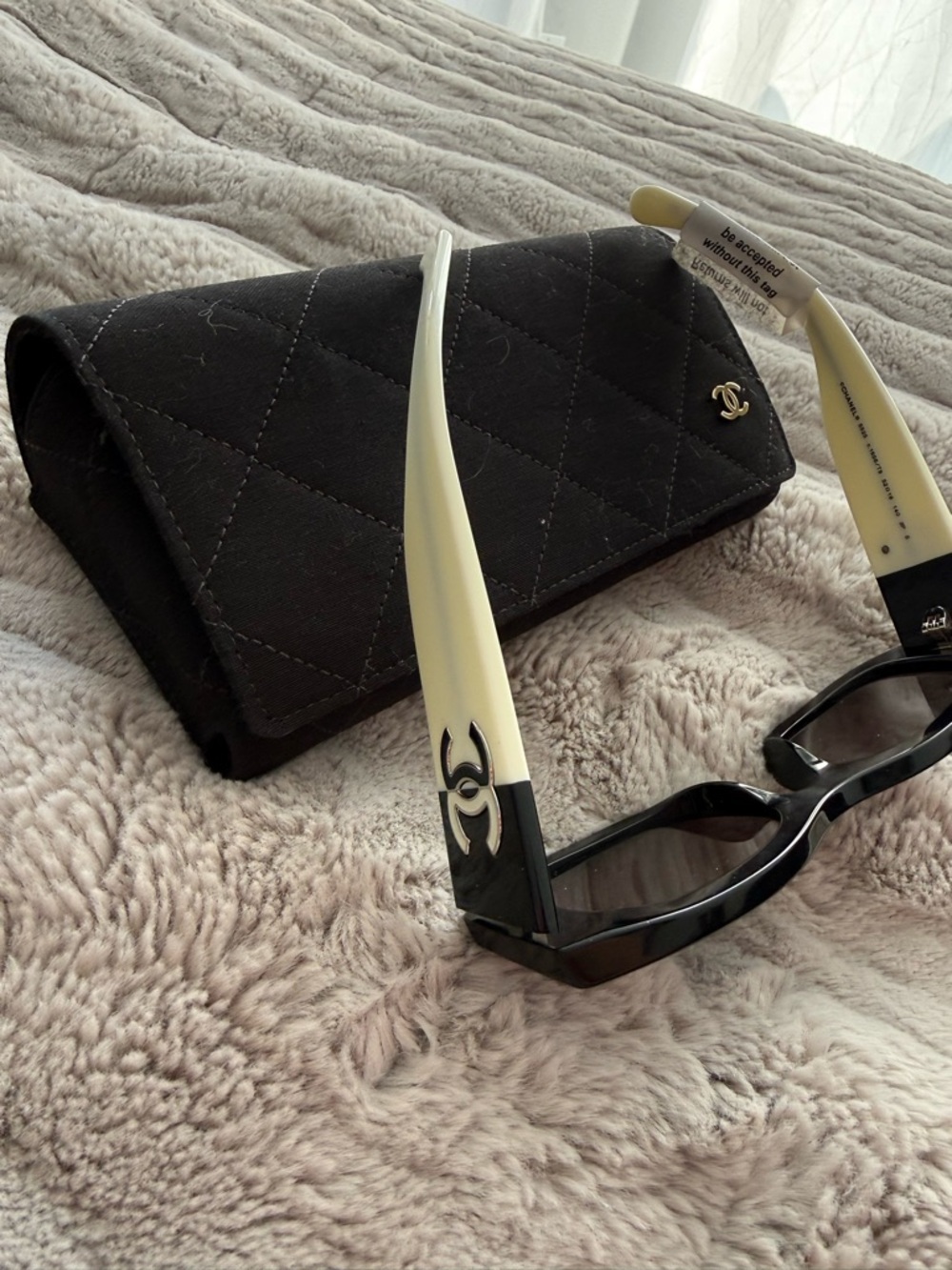 CHANEL Black Rectangular Sunglasses with Gold CC Quilted Case - Picture 3 of 4